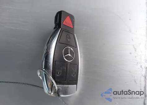 2018 Mercedes-Benz C 300 z USA, uszkodzony, nr VIN 55SWF4JB2JU266881